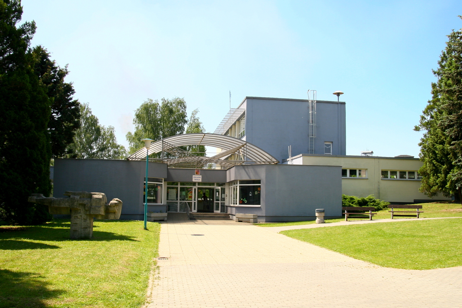 Hledáme školníka Hledáme školníka