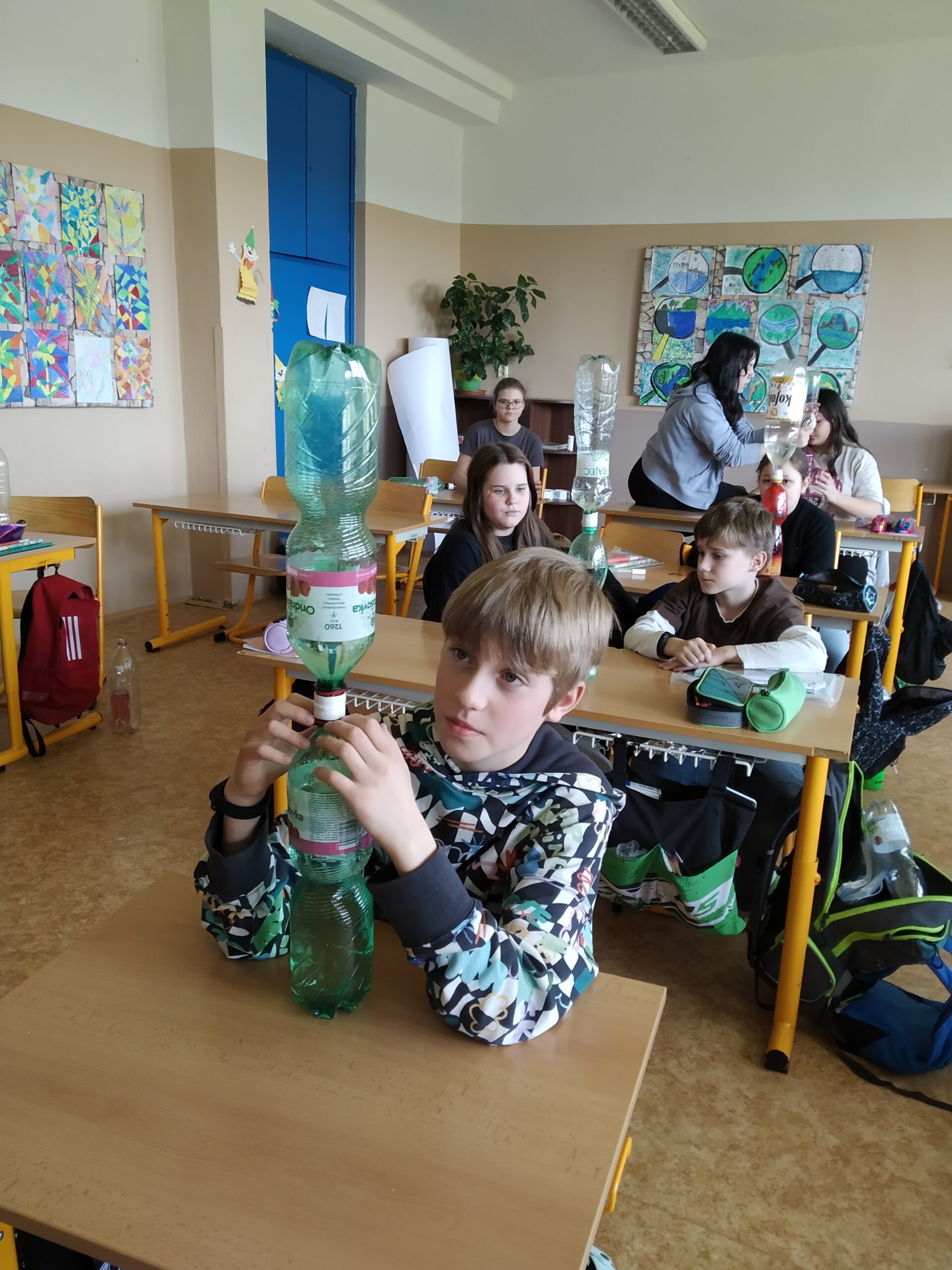 Výroba přelívacích hodin v 5.B