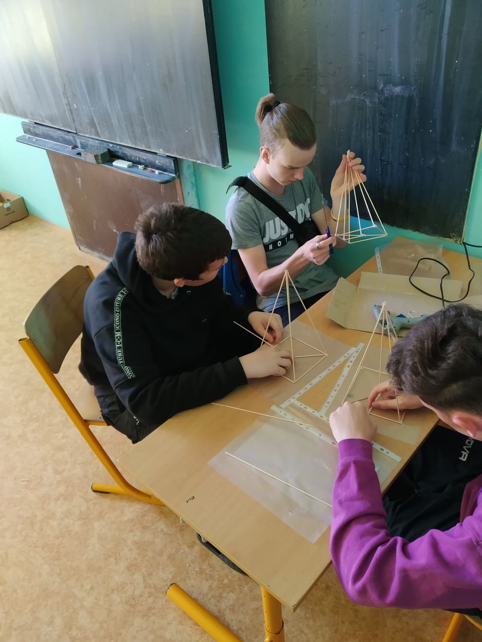 9.ročníky – matematika a výroba jehlanu