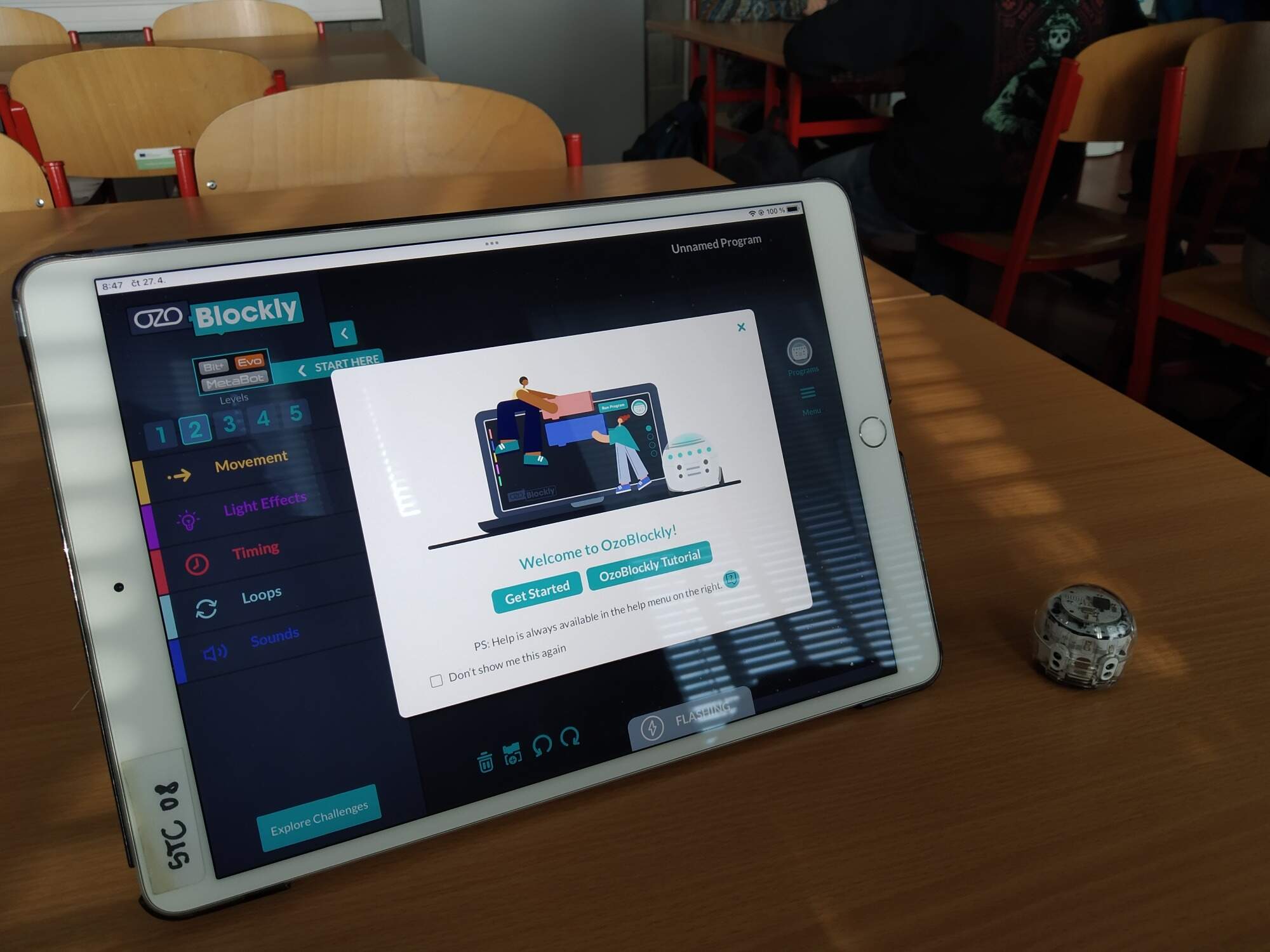 6.B Robot Ozobot a kuchyňské prkénko